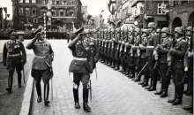 Lüneburg 1937: Einzug einer Gruppe des Kampfgeschwaders 257 unter Wolfram Freiherr von Richthofen. ©Museum Lüneburg