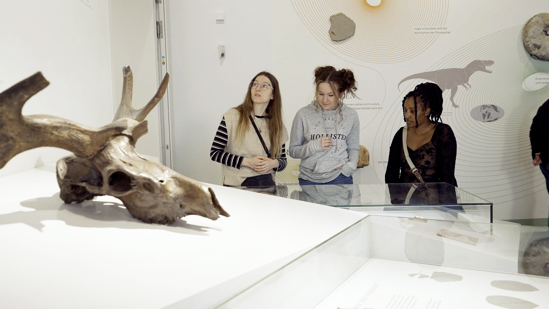 Vermittlung-Header Text: "Kennen Sie das? Alle Jahre wieder... Ein Schnellkochtopf, ein graugrünes Geschirrhandtuch oder die dritte Glasschale in Erdbeerform – mit viel Liebe ausgesucht, aber wirklich nicht das Richtige?"