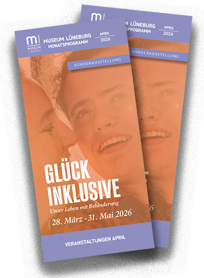 Programmvorschau April 2026 Zwei Cover des Monatsflyers April übereinander gelegt, Titelmotiv: Sonderausstellung Glück inklusive