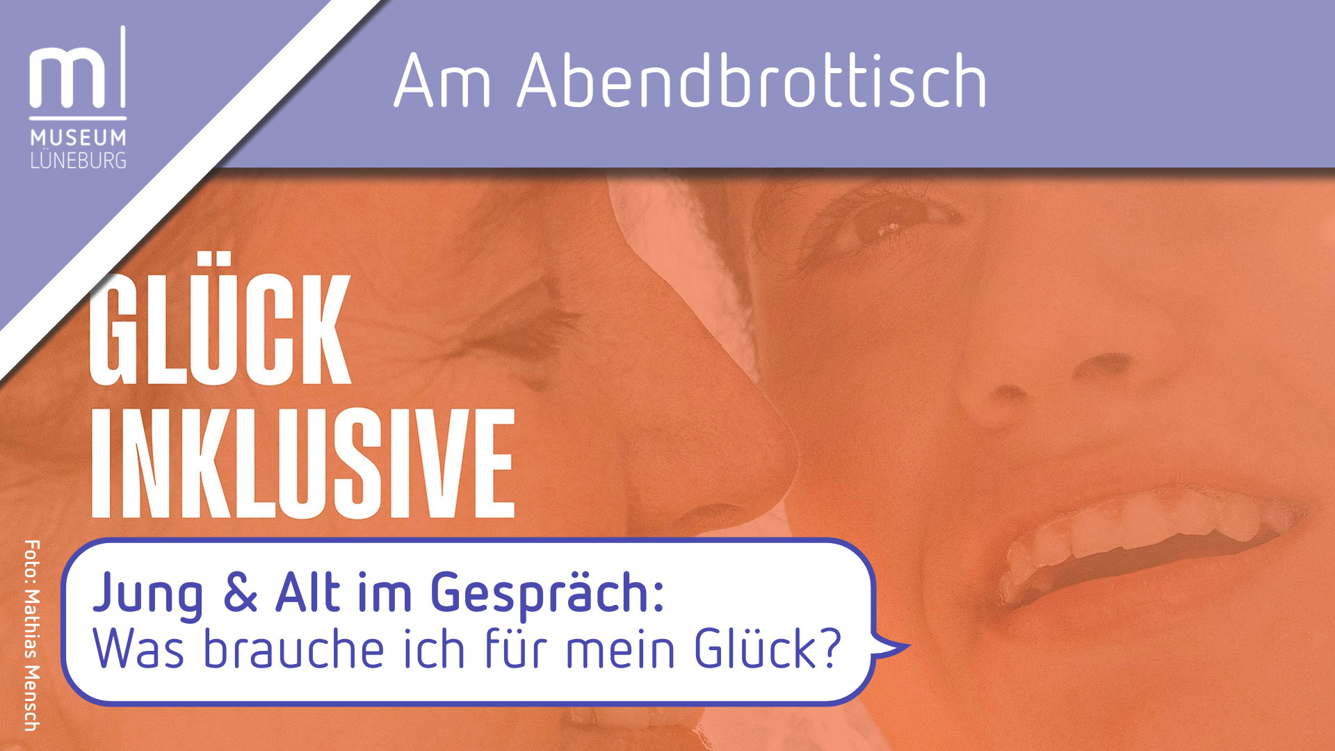 Eine Hand greift in einen Berg aus Playmobil-Figuren